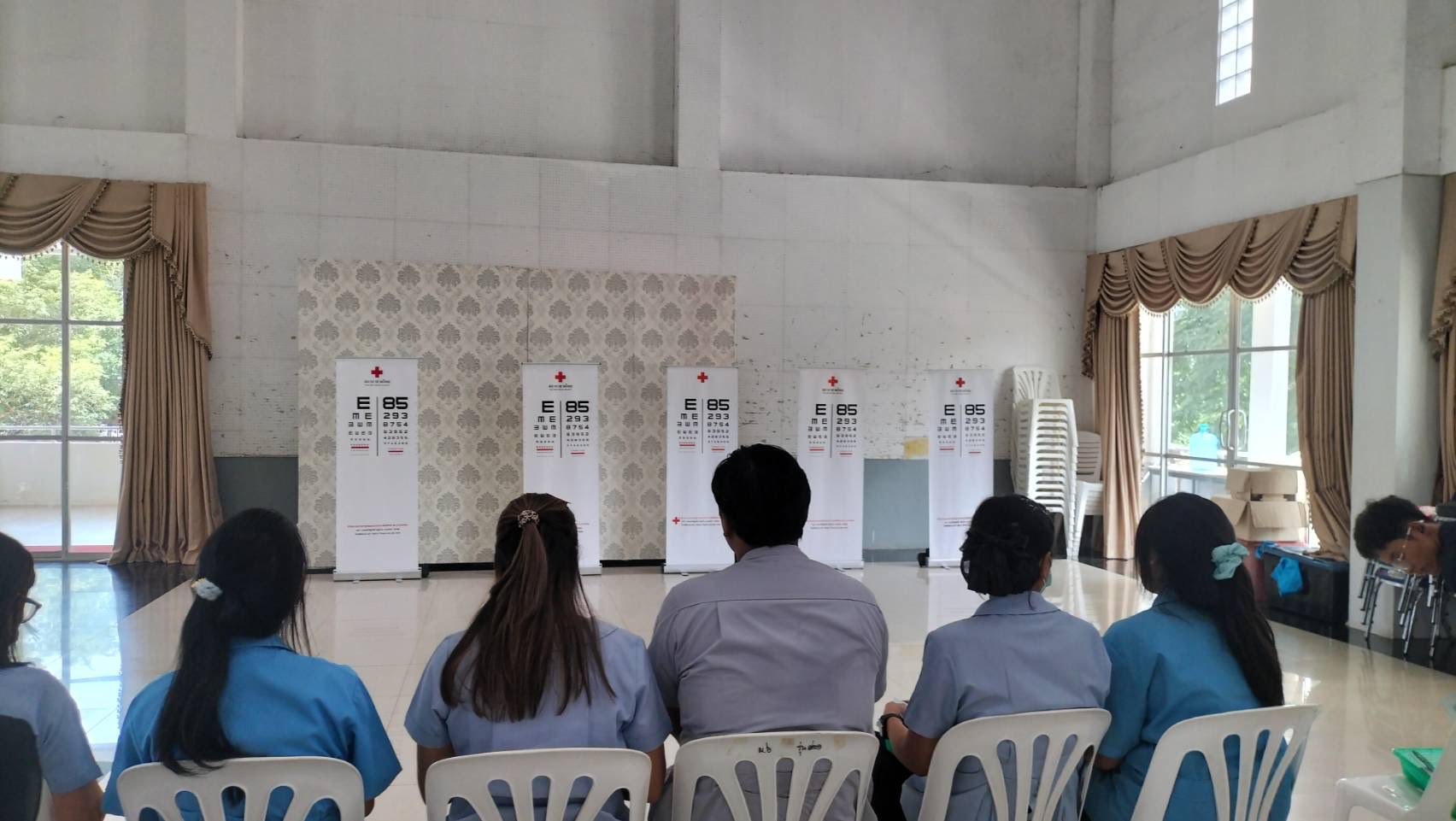 โครงการรถตัดแว่นสายตาเคลื่อนที่สภากาชาดไทยเพื่อเด็กนักเรียนในชนบท