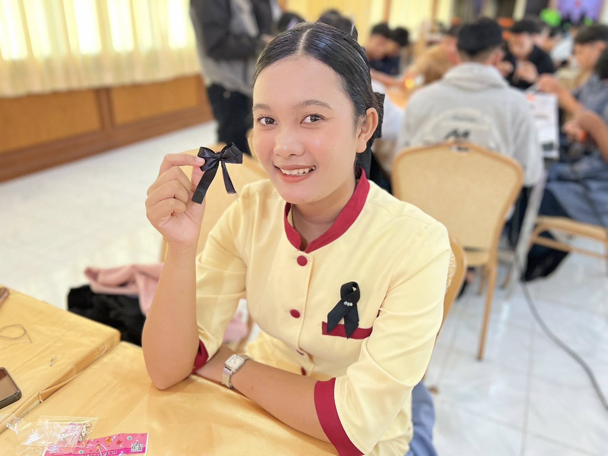 กิจกรรมจิตอาสา ประดิษฐ์ริบบิ้น (โบว์) ไว้อาลัยถวายความอาลัยแด่ สมเด็จพระนางเจ้าสิริกิติ์ พระบรมราชินีนาถ พระบรมราชชนนีพันปีหลวง ภายใต้โครงการ Fix It จิตอาสา “ริบบิ้นไว้อาลัย”